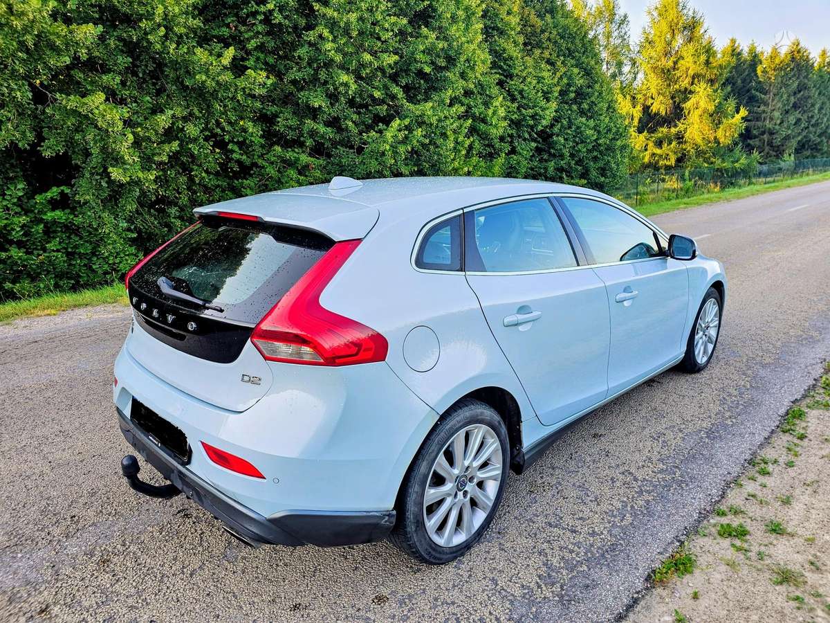 Volvo V40, 1.6 l., hatchback
