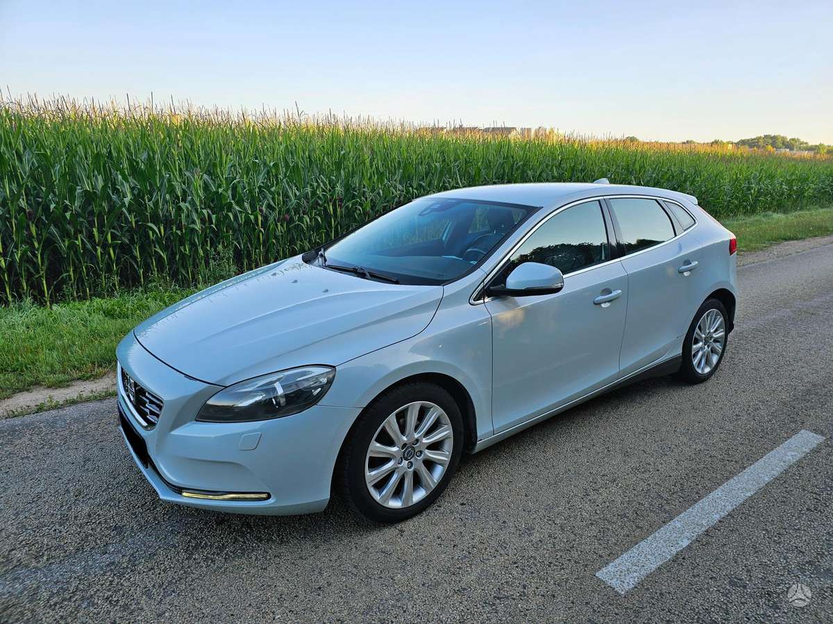 Volvo V40, 1.6 l., hatchback