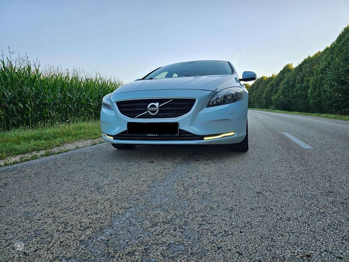 Volvo V40, 1.6 l., hatchback
