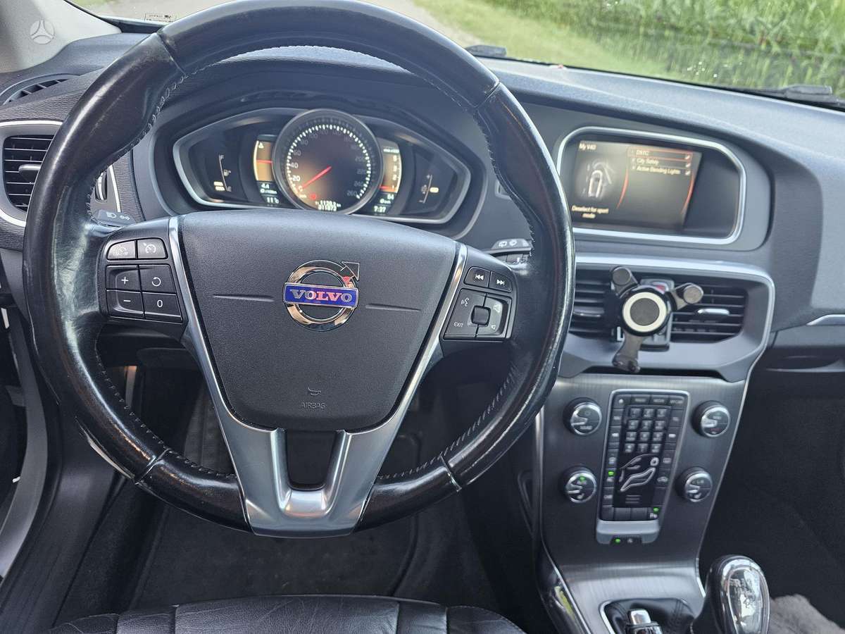 Volvo V40, 1.6 l., hatchback