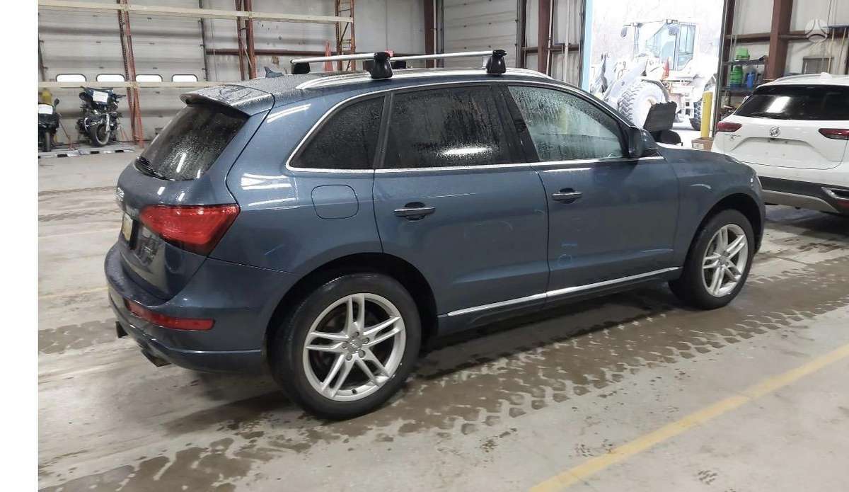 Audi Q5, 2.0 l., off-road / crossover