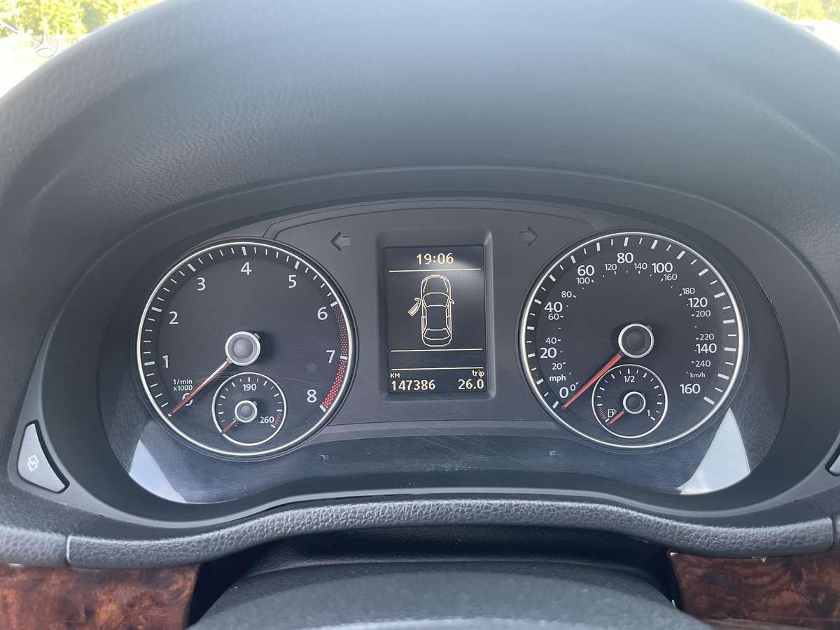 Volkswagen Passat - 12
