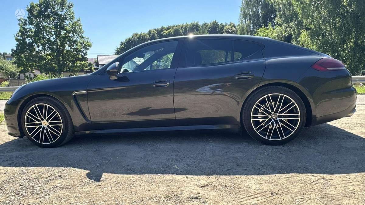 Porsche Panamera - 3