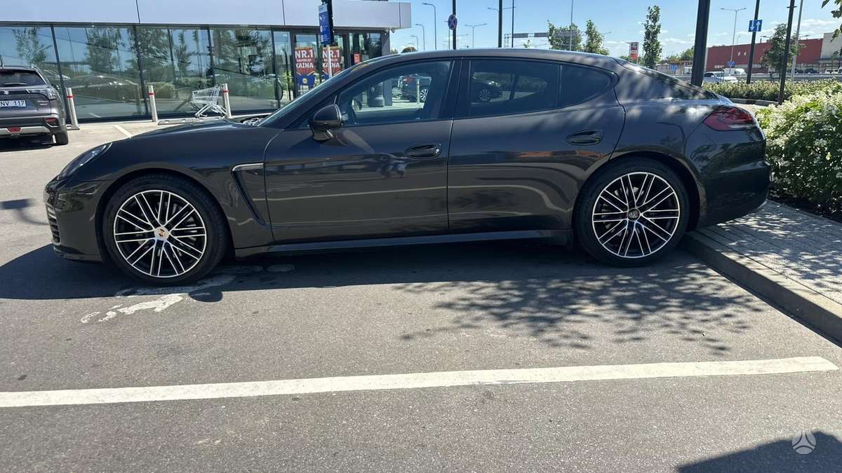 Porsche Panamera - 4