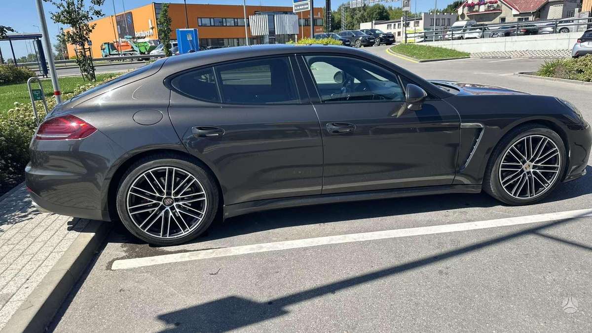 Porsche Panamera - 5