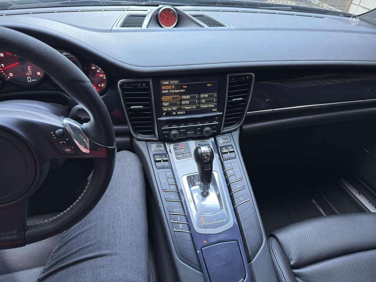 Porsche Panamera - 8