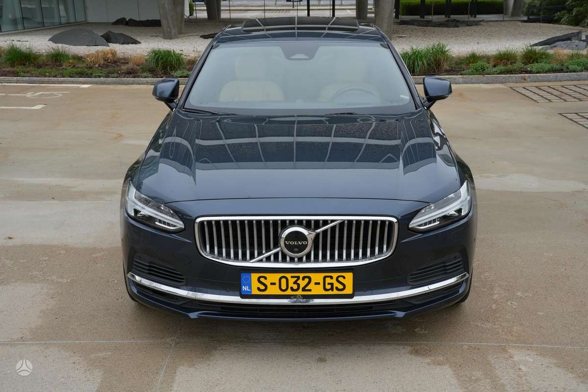 Volvo S90 - 2