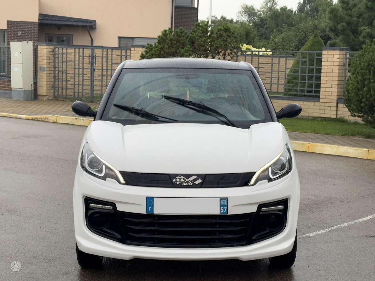 Ligier JS50, hatchback