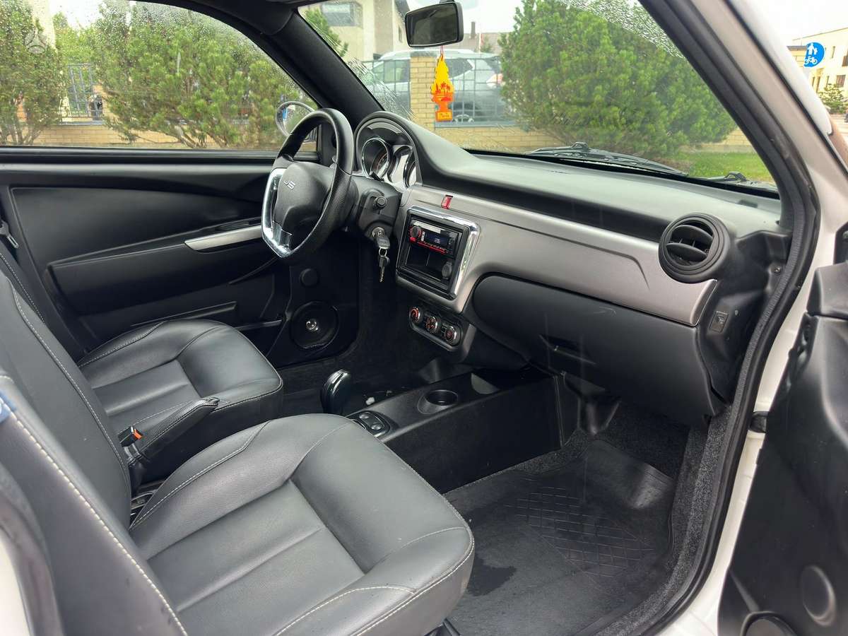 Ligier JS50, hatchback