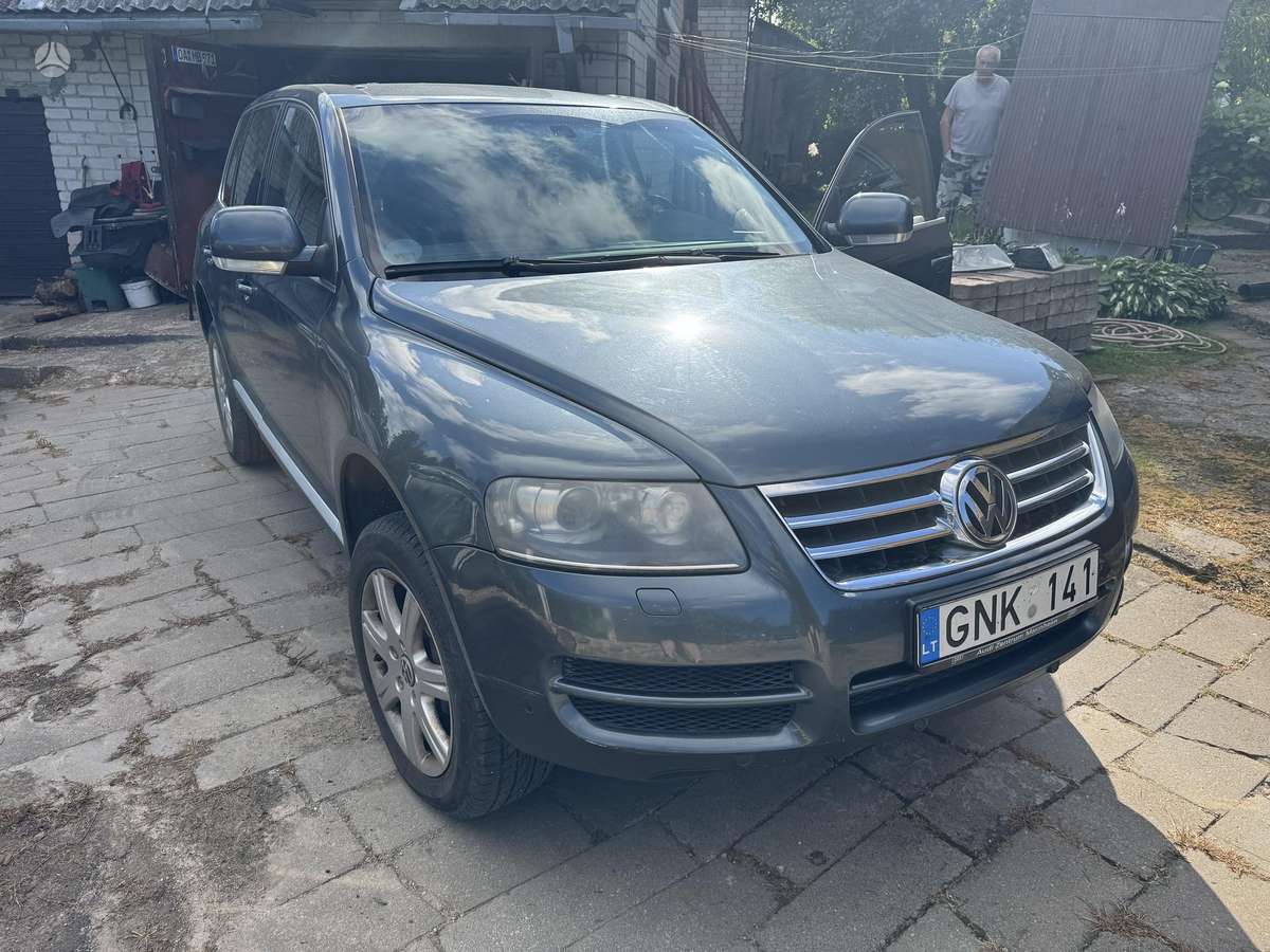 Volkswagen Touareg - 1