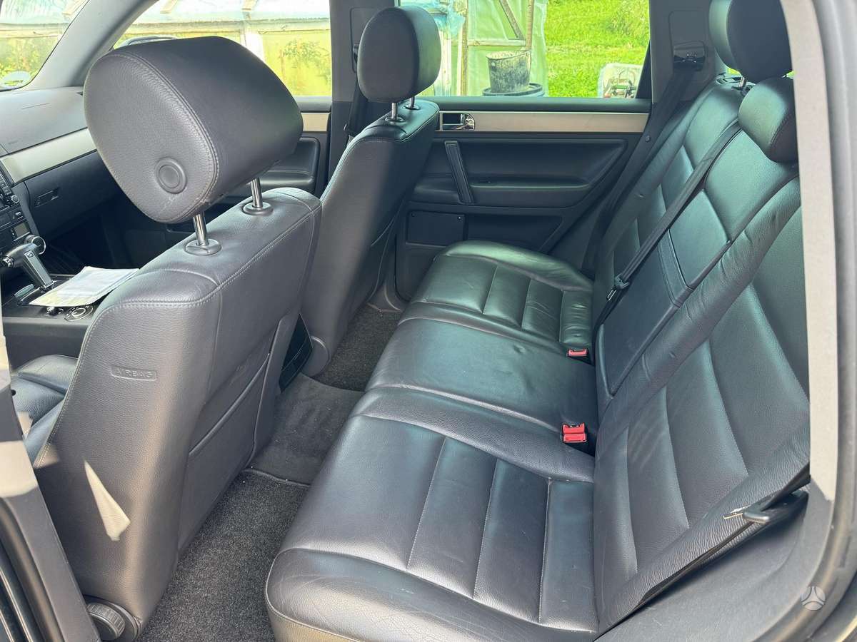 Volkswagen Touareg - 11