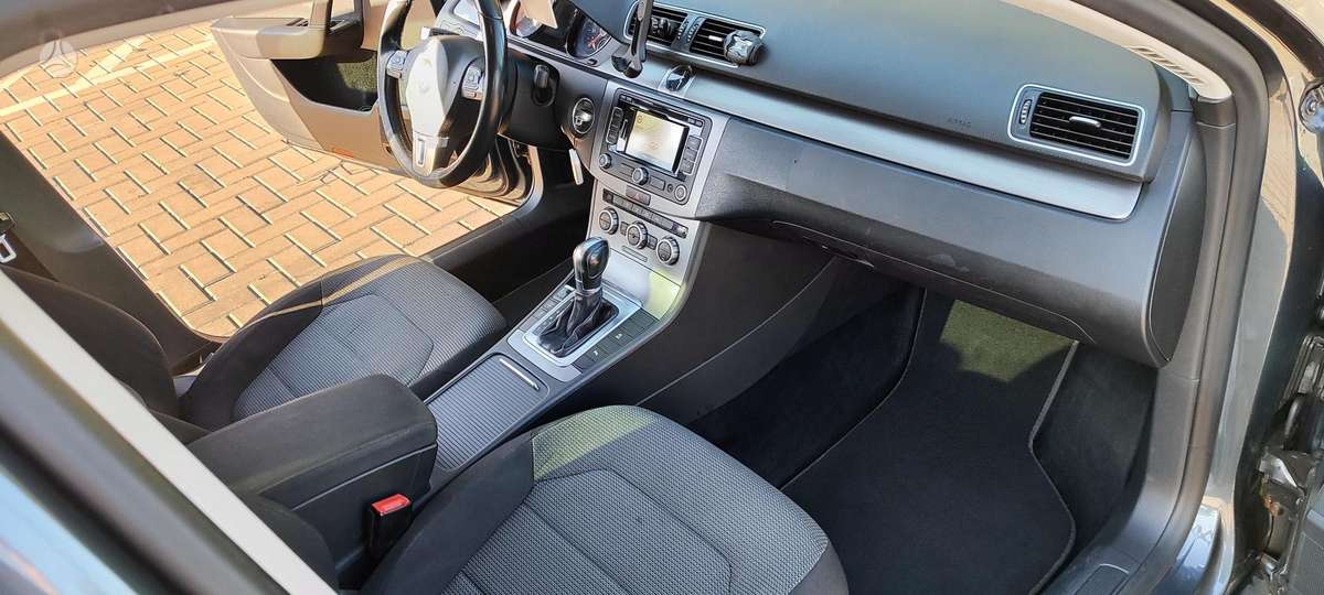 Volkswagen Passat - 12