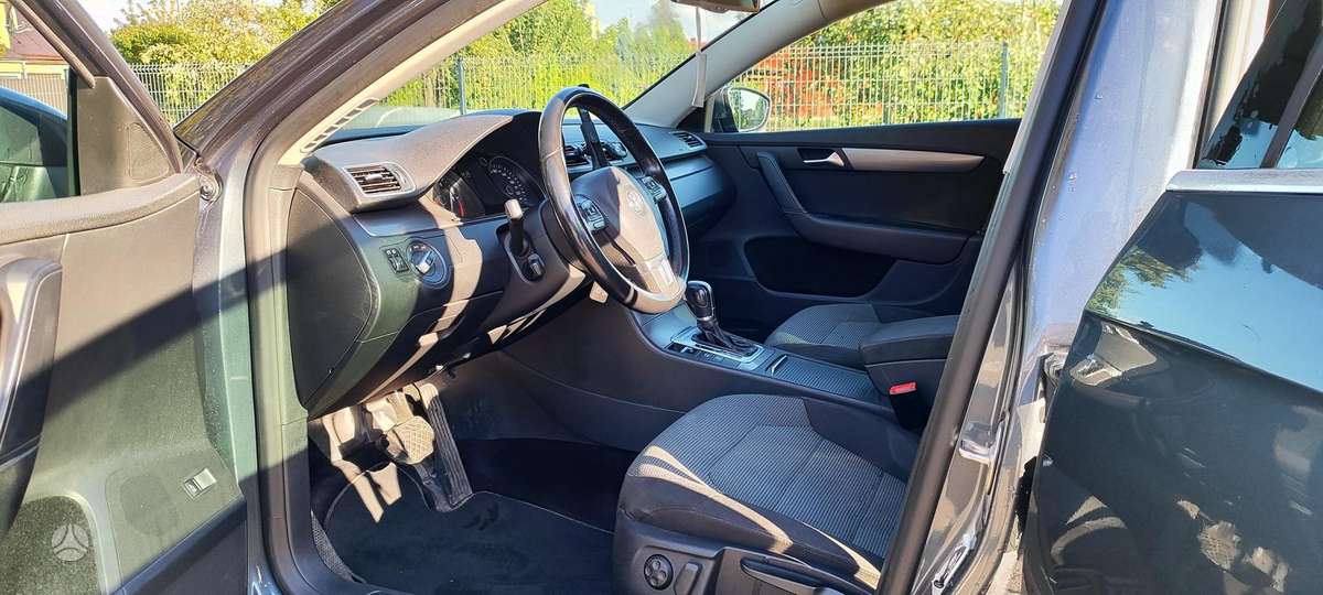 Volkswagen Passat - 11