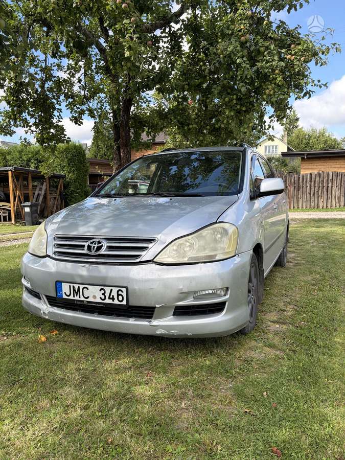 Toyota Avensis Verso - 1