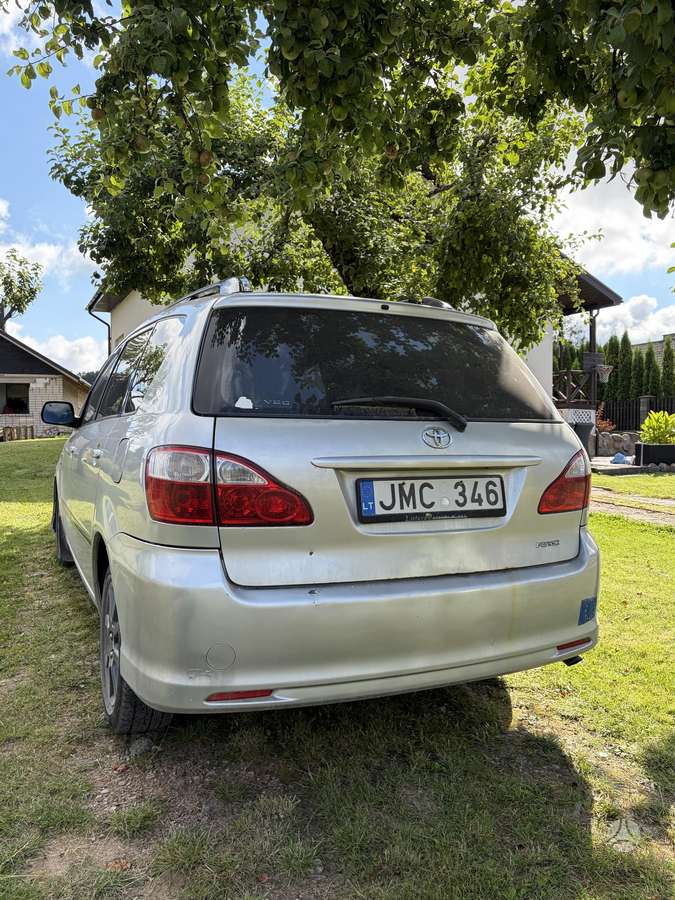 Toyota Avensis Verso - 2