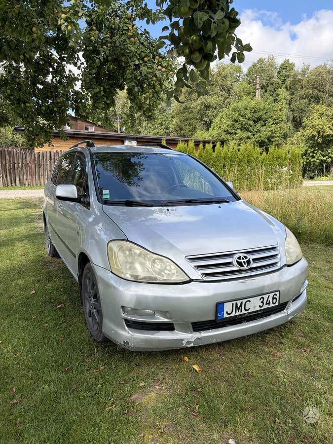 Toyota Avensis Verso - 5