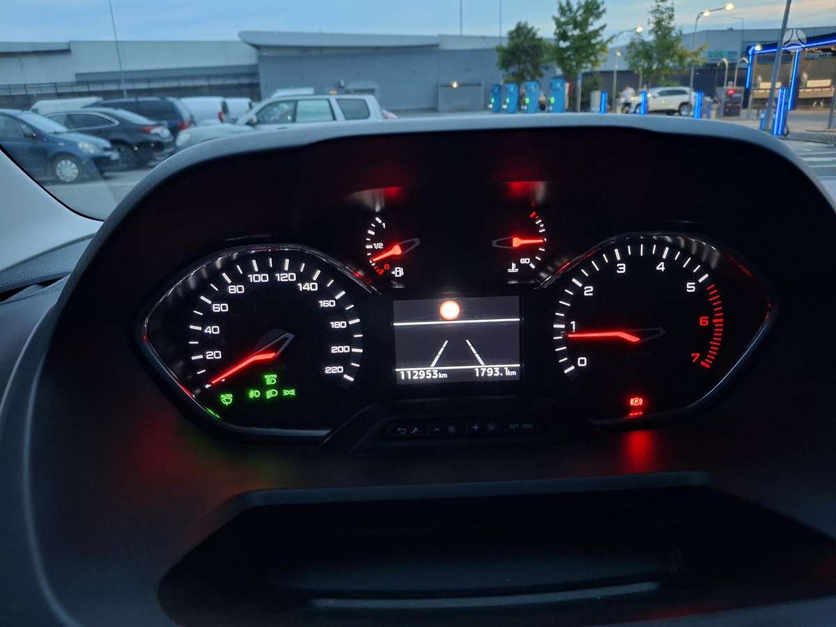 Peugeot Rifter - 10