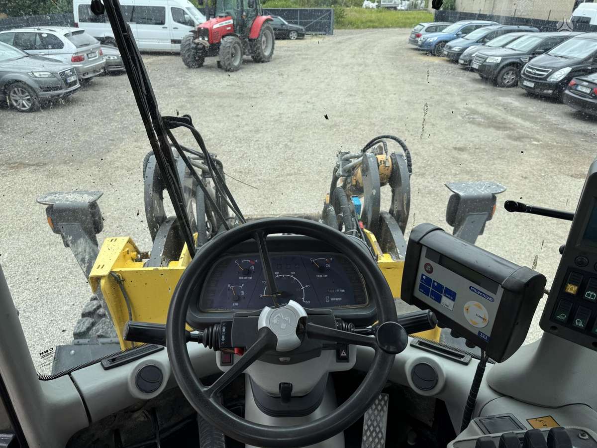 New Holland W131, frontal loader