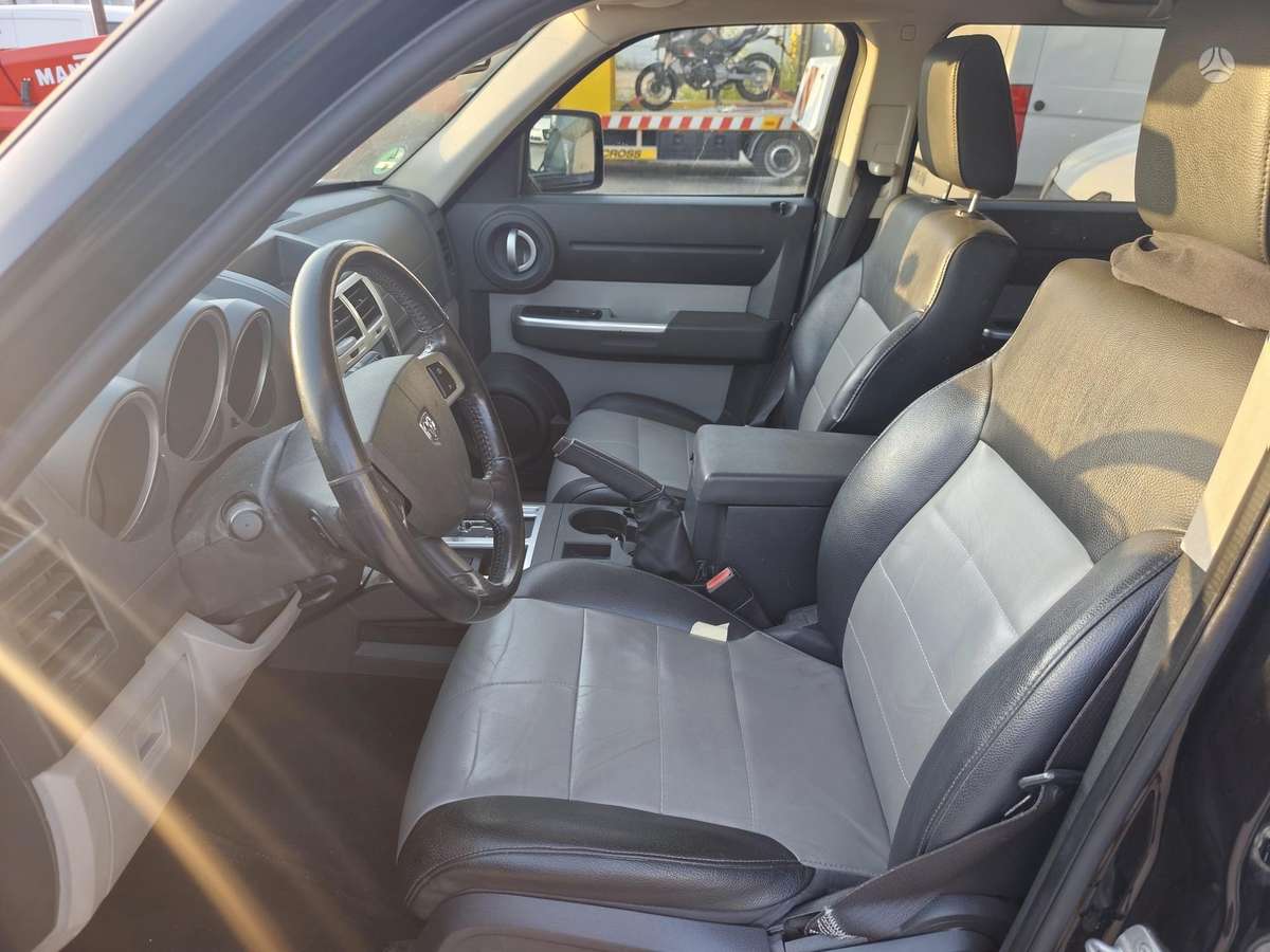 Dodge Nitro, 2.8 l., off-road / crossover