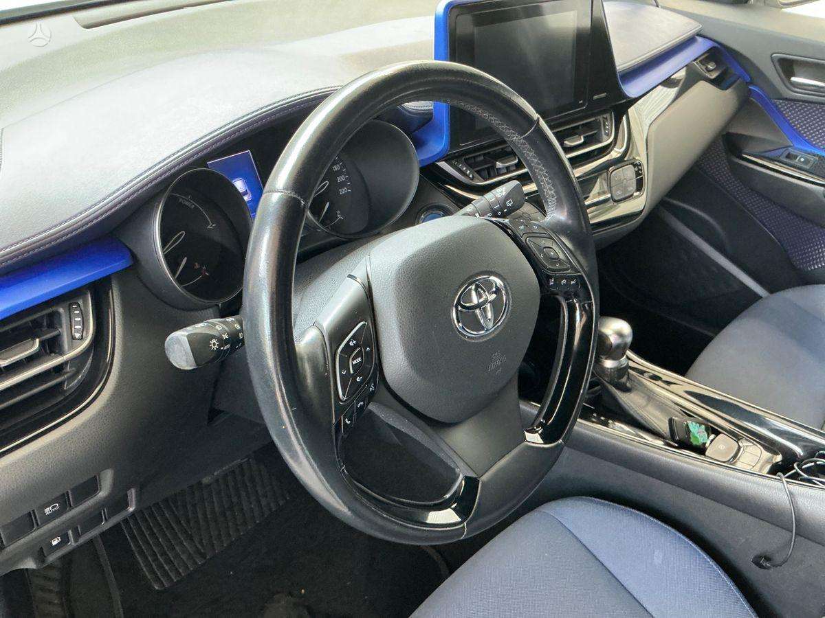 Toyota C-HR - 11