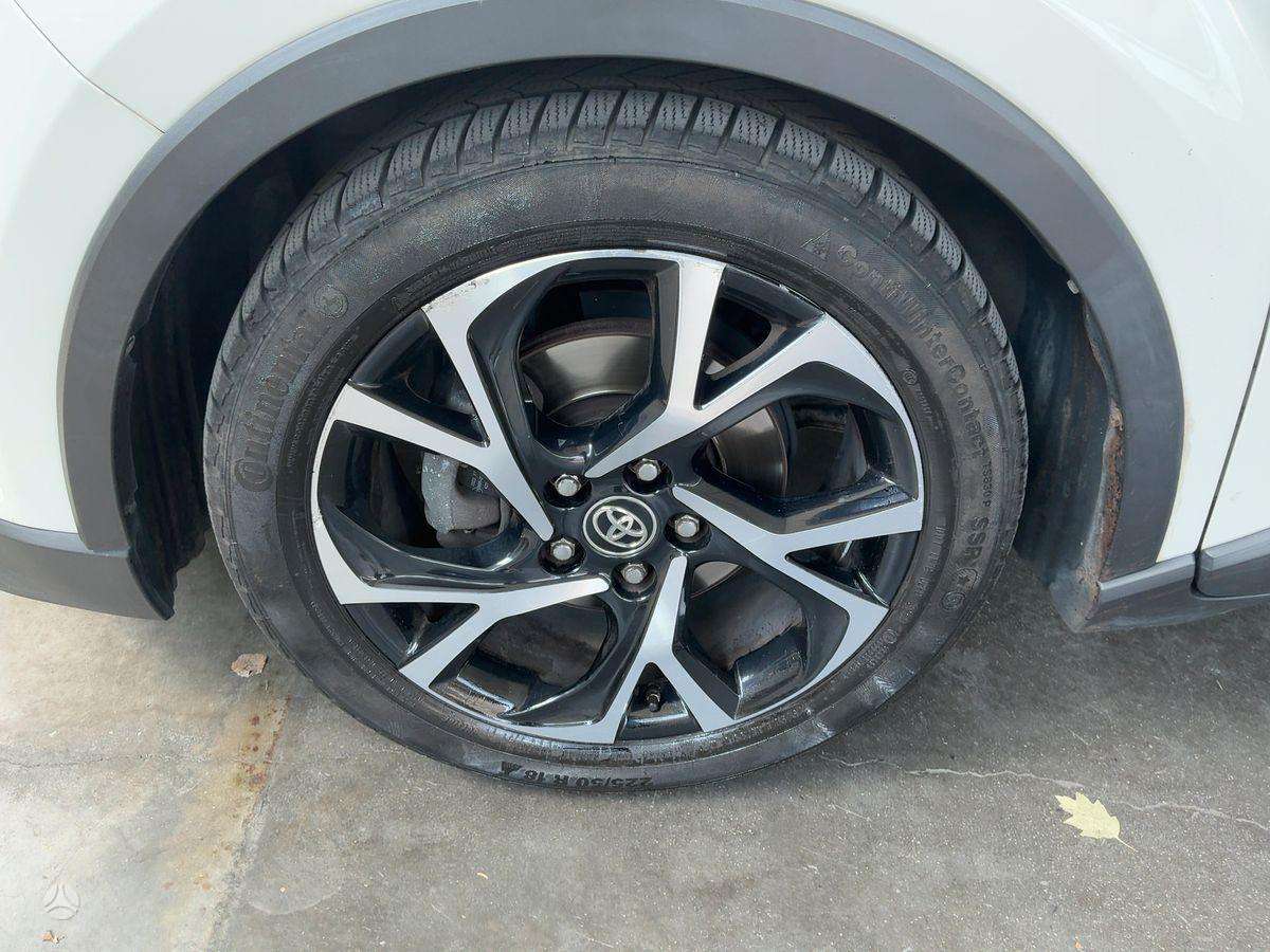 Toyota C-HR - 10