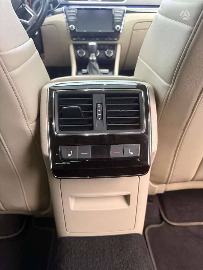 Skoda Superb, 2.0 l., Седан