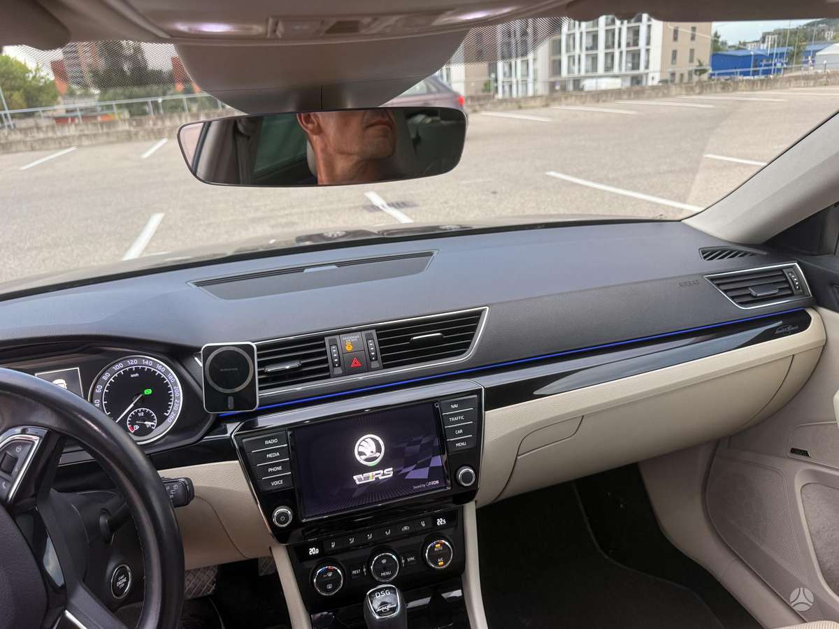 Skoda Superb, 2.0 l., Седан