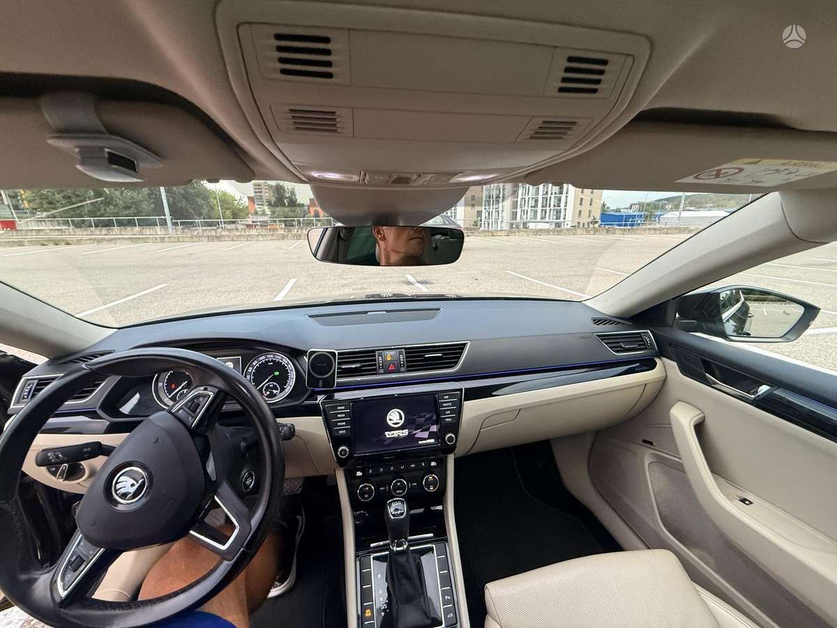 Skoda Superb, 2.0 l., Седан