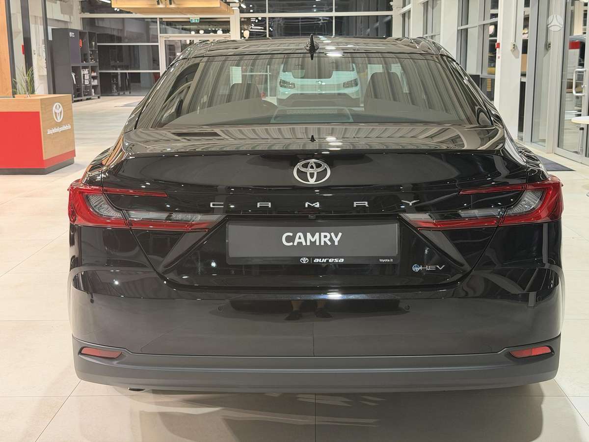 Toyota Camry - 4