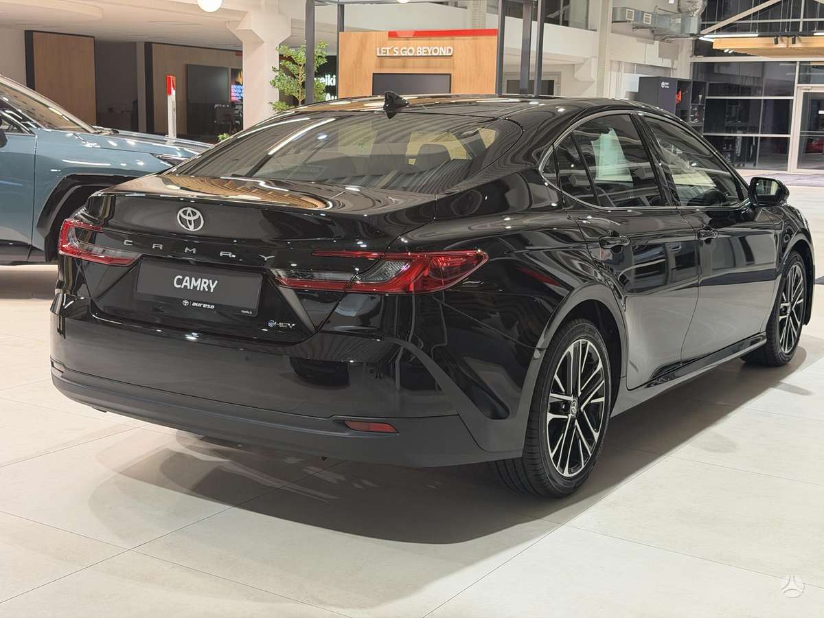 Toyota Camry - 5