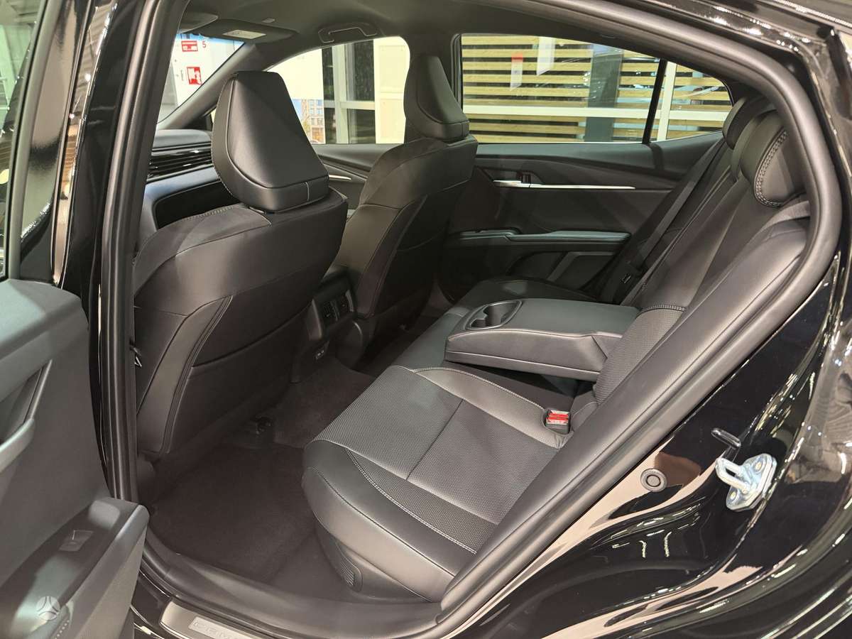 Toyota Camry - 12