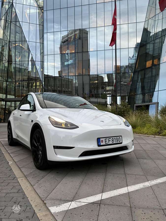 Tesla Model Y - 4