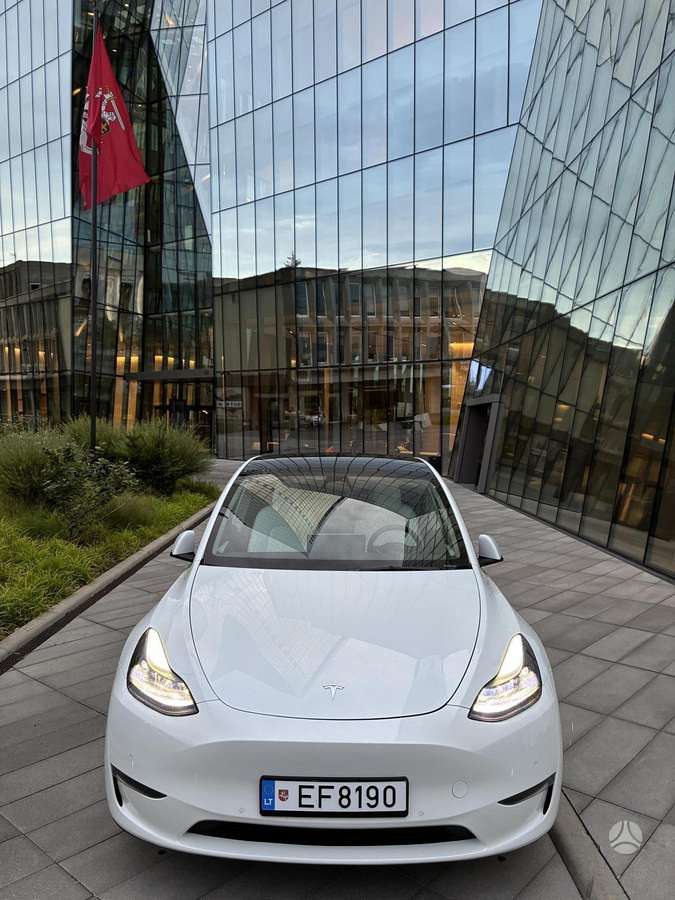 Tesla Model Y - 1