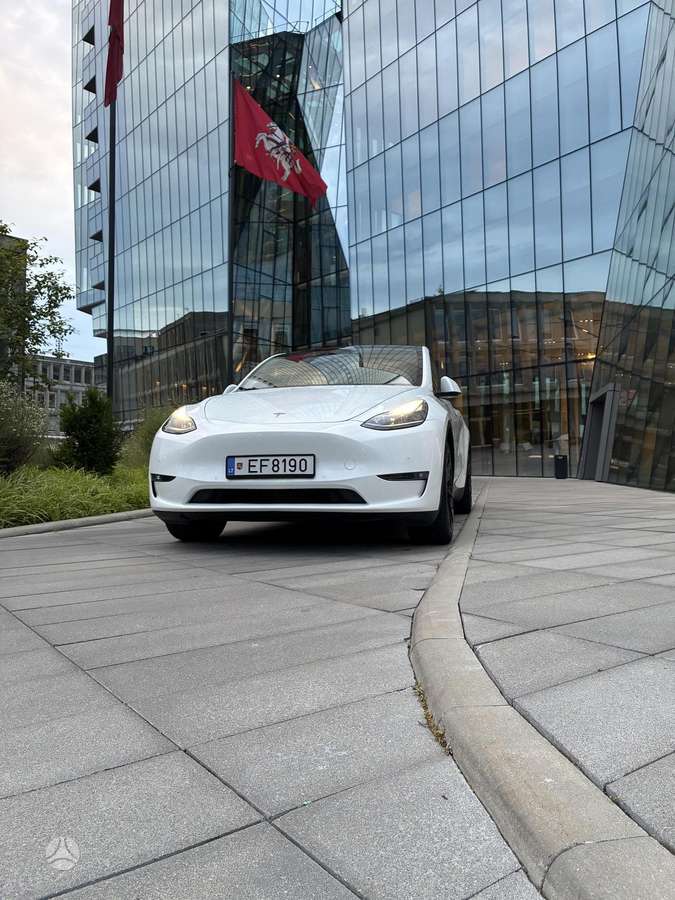 Tesla Model Y - 5