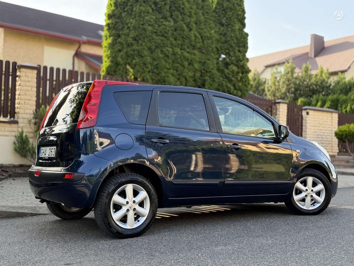 Nissan Note, 1.6 l., hatchback