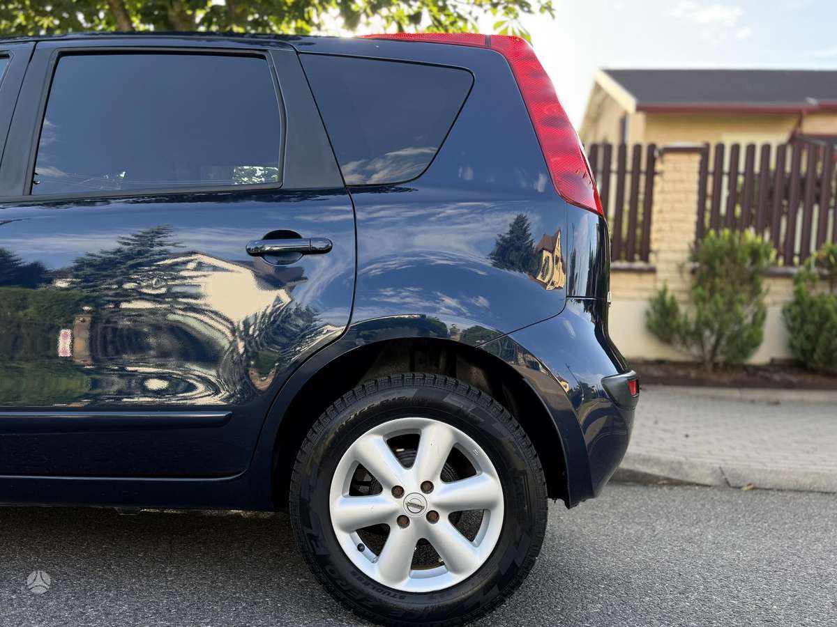 Nissan Note, 1.6 l., hatchback
