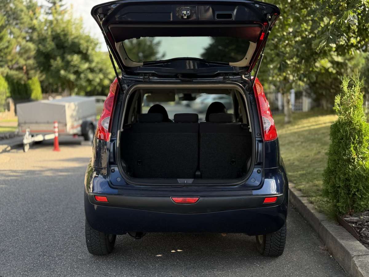 Nissan Note, 1.6 l., hatchback