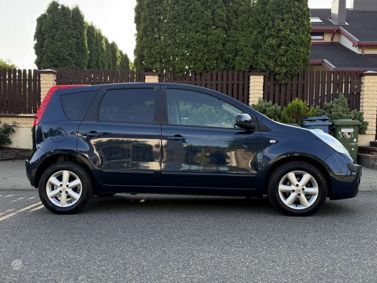 Nissan Note, 1.6 l., Хэтчбек