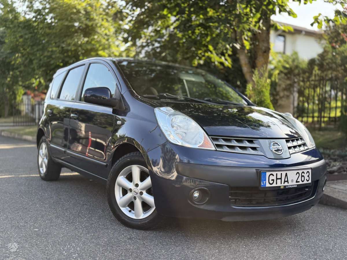 Nissan Note, 1.6 l., hatchback