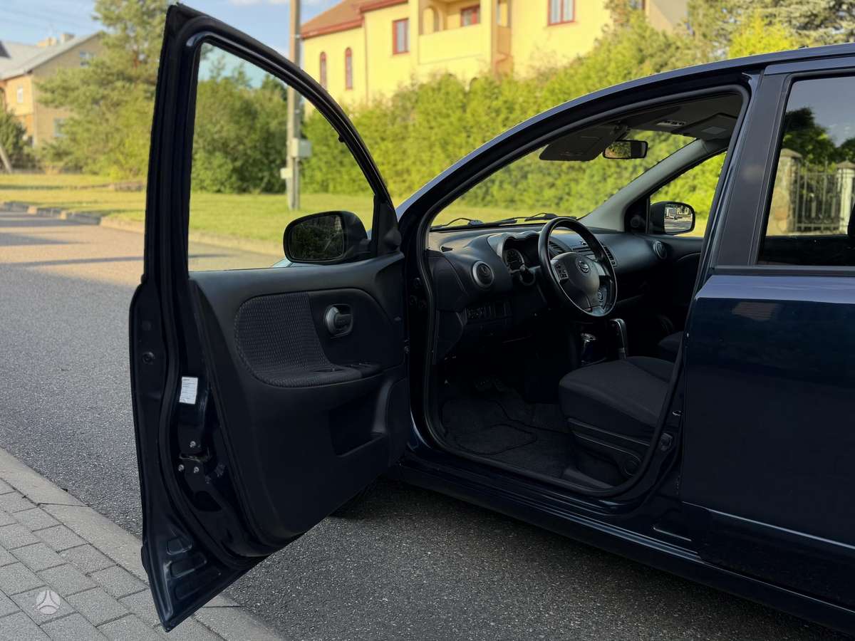 Nissan Note, 1.6 l., hatchback