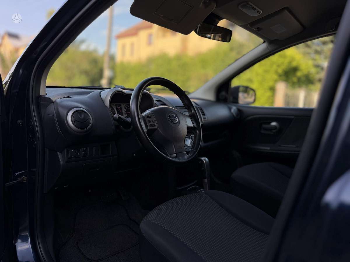 Nissan Note, 1.6 l., hatchback