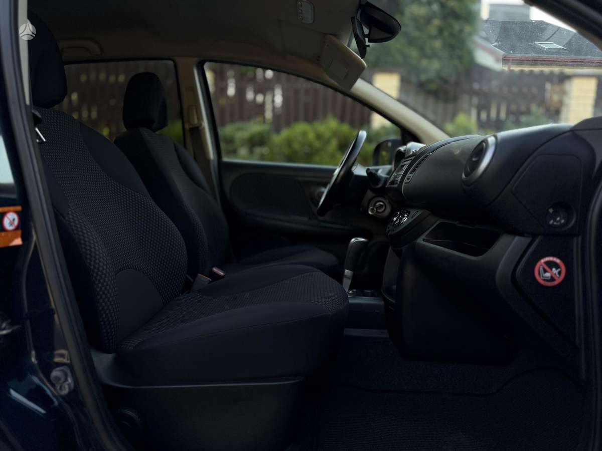 Nissan Note, 1.6 l., hatchback