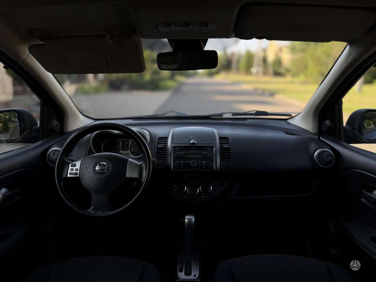 Nissan Note, 1.6 l., hatchback