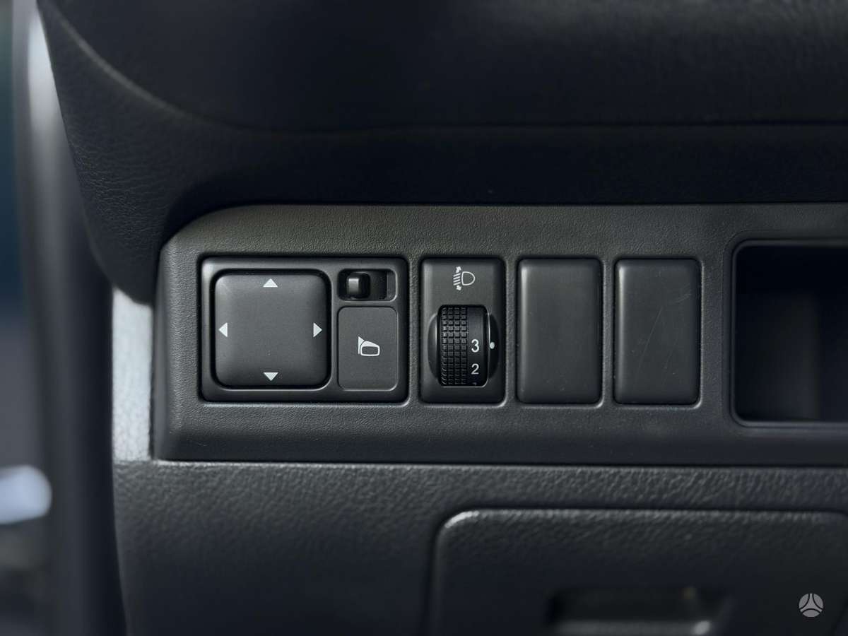Nissan Note, 1.6 l., hatchback