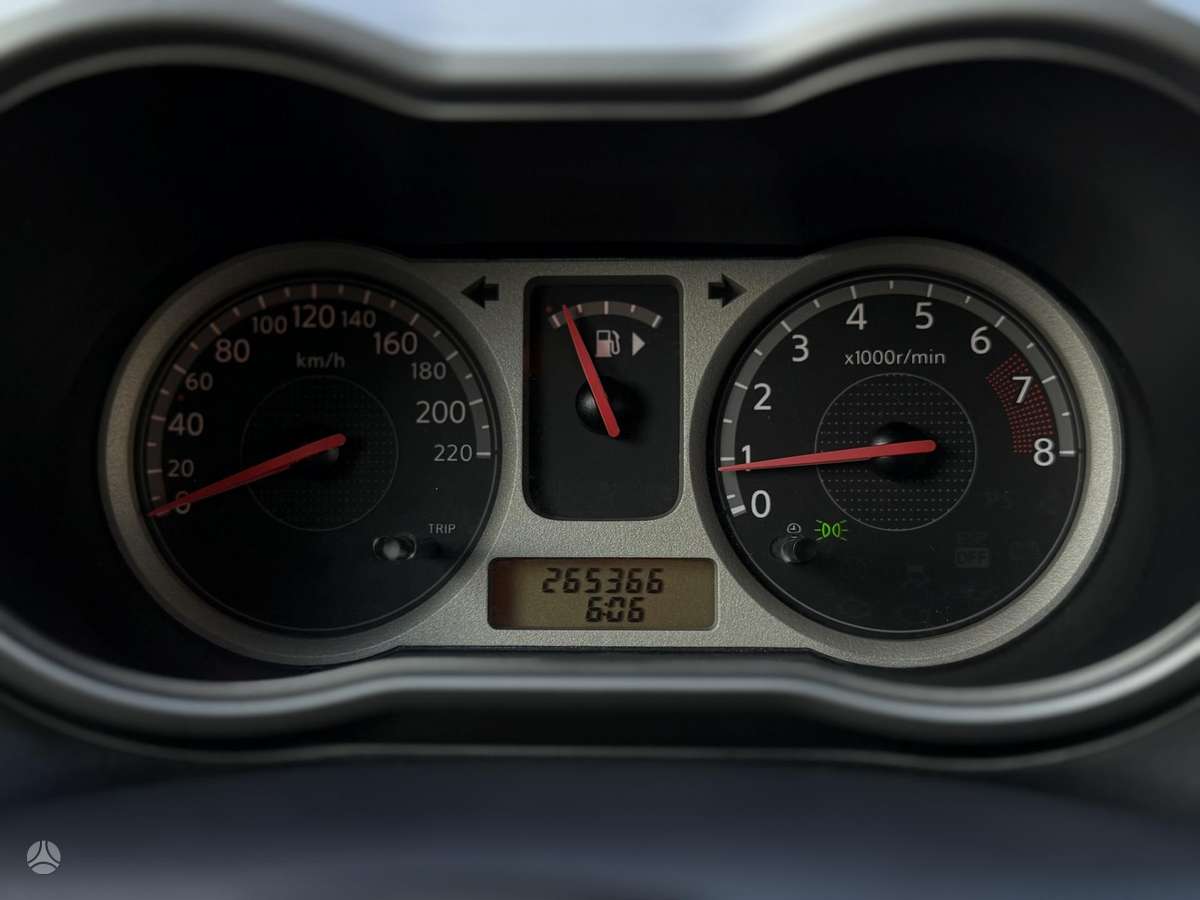 Nissan Note, 1.6 l., hatchback
