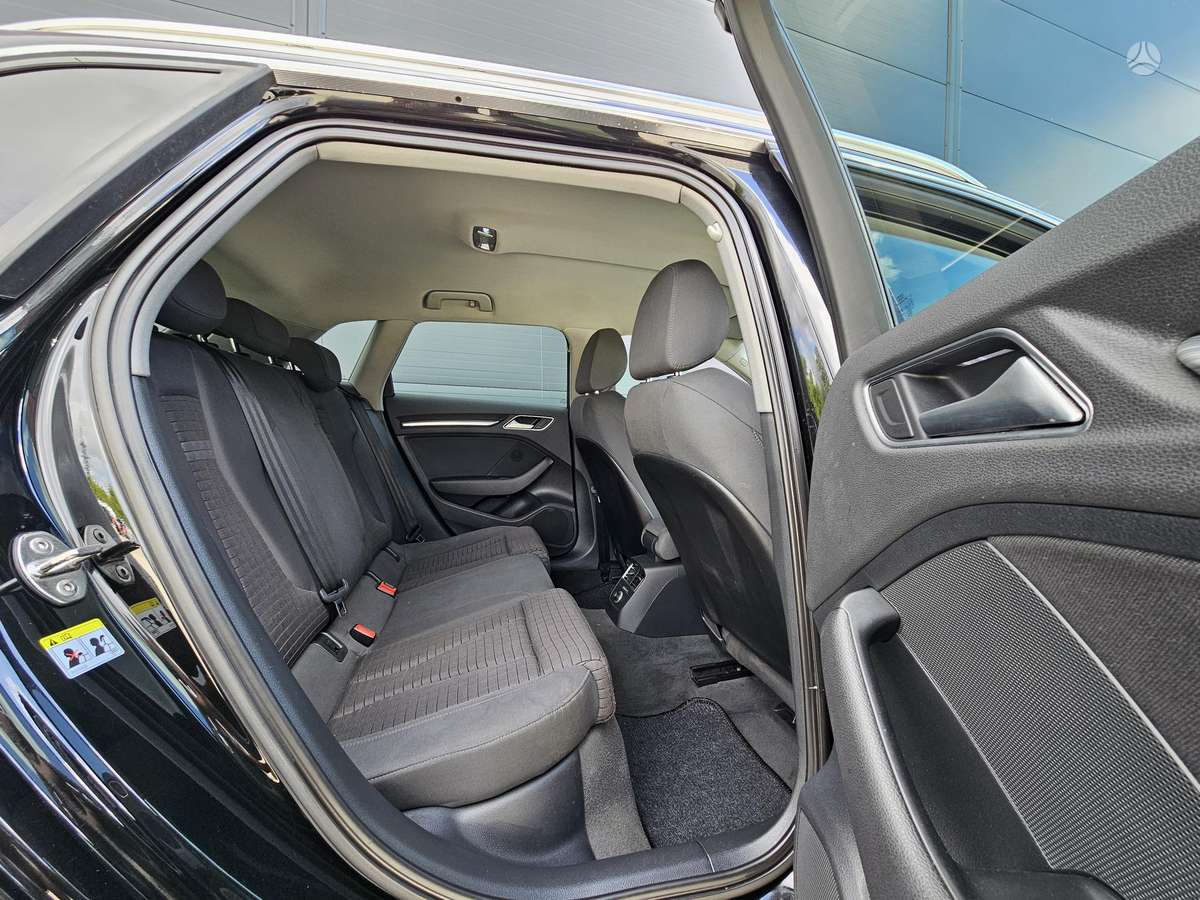Audi A3, 1.6 l., hatchback
