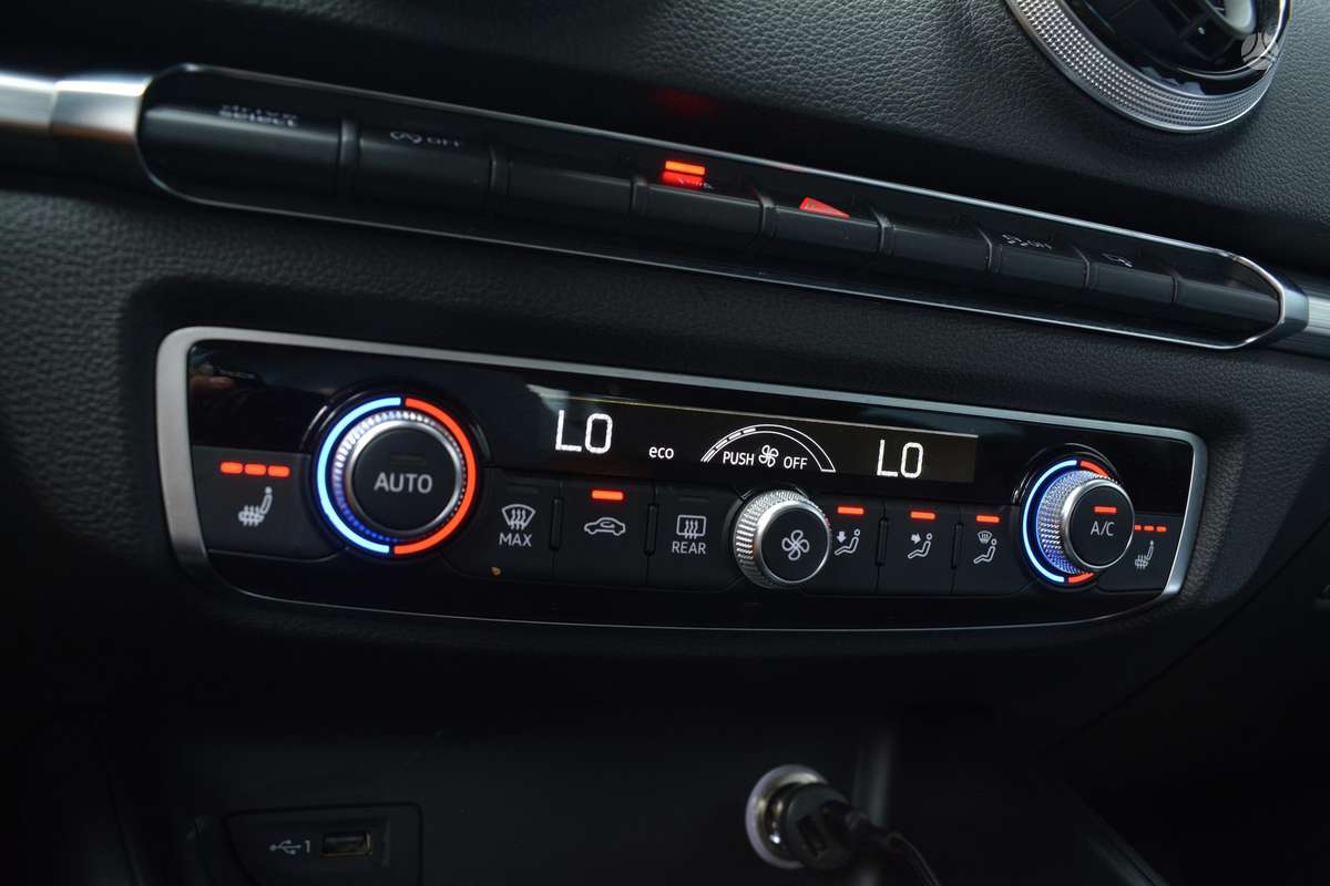 Audi A3, 1.6 l., Хэтчбек
