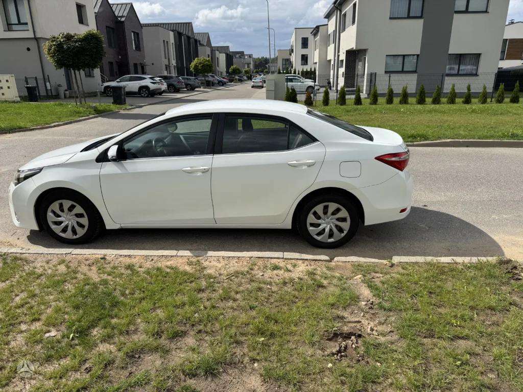 Toyota Corolla - 4