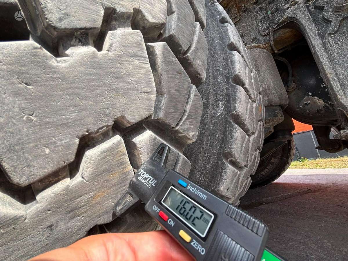 Volvo FM 450 8x4*4, самосвалы с краном