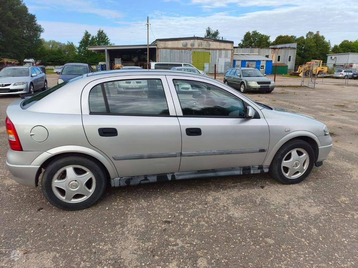 Opel Astra, 1.6 l., Хэтчбек